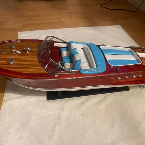 Riva Aquarama modell