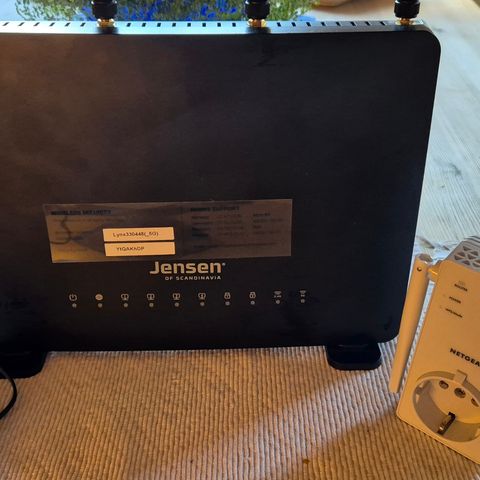 Jensen wifi router + Netgear extender