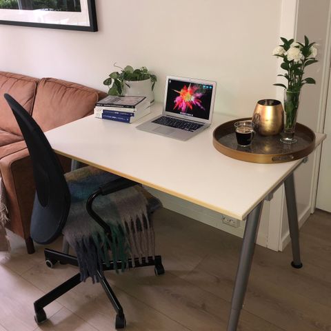 Skrivebord fra IKEA