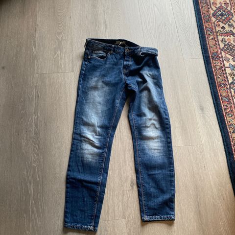 Lindex jeans selges rimelig