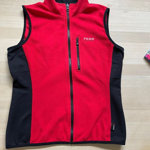 Super fleece vest fra kvalitetsmerket Peak Performance , super på en kjølig dag!