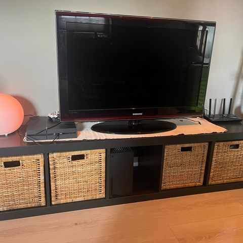 TV-benk fra IKEA