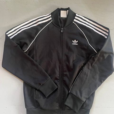 Lite brukt Adidas jakke