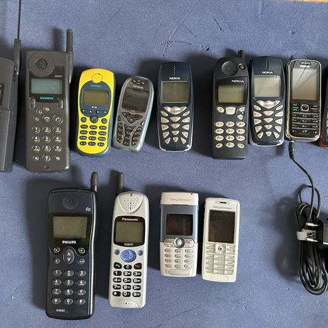 Gamle mobiltelefoner Siemens S3 og S6 mm.