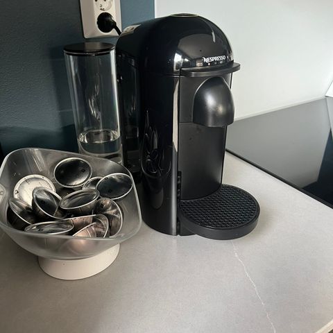 Nespresso kaffemaskin - med kapselholder