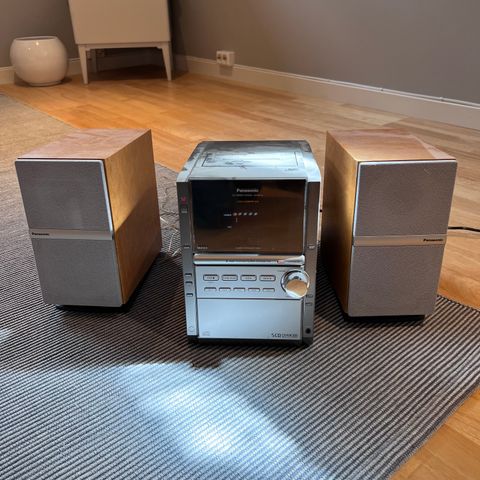 Panasonic retro anlegg med cd skifter (kassettspiller deffekt)