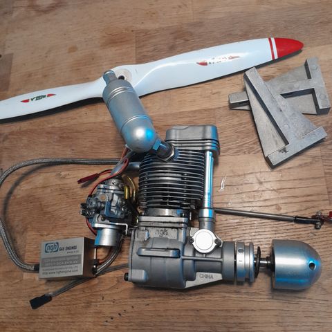 Ngh 30cc 4takt m/17x6 Biela karbon propell