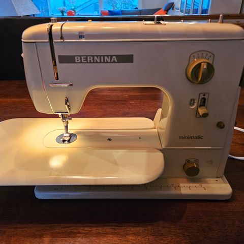 Pent brukt Bernina symaskin  (reservert)