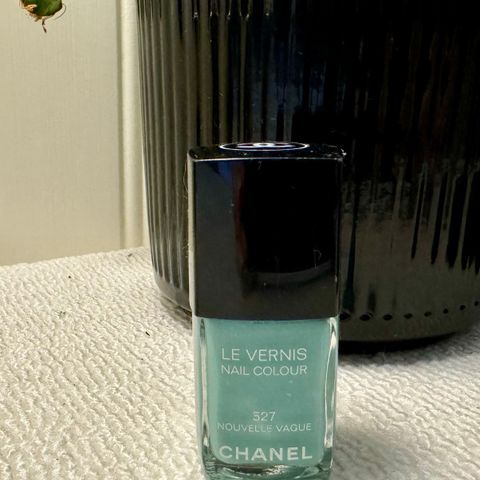 CHANEL 527 Nouvelle Vague.