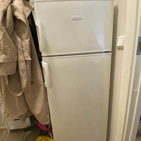Kjøleskap med fryser - RESERVERT