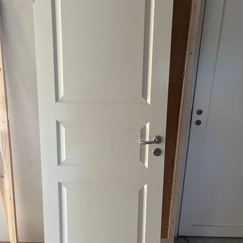 Innerdør med dørkarm 80x200