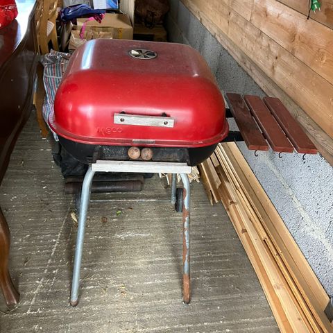 Vintage charcoal grill