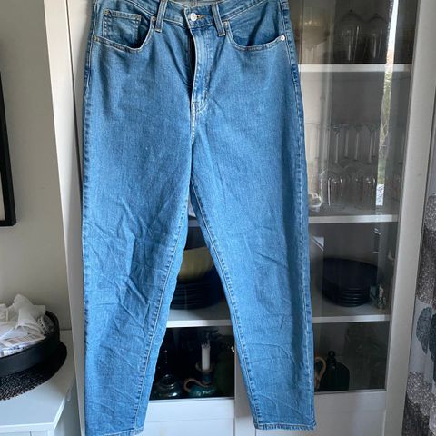 Levi’s high waisted mom jean