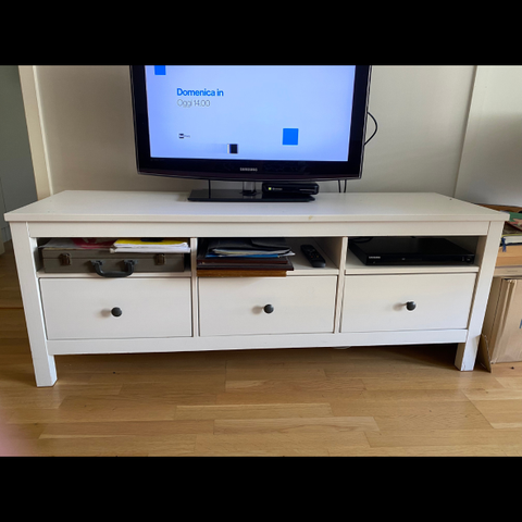 Hemnes tv-benk fra Ikea