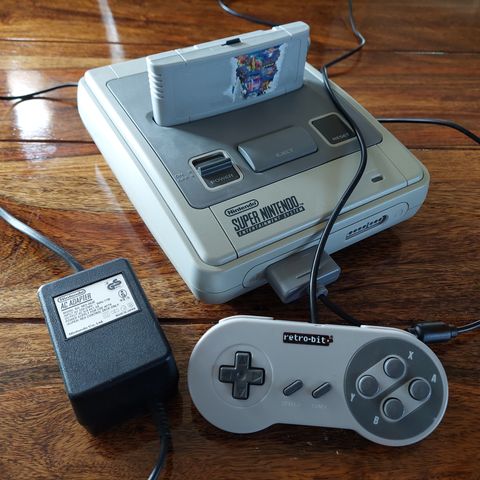 SNES (Super Nintendo Entertainment System)