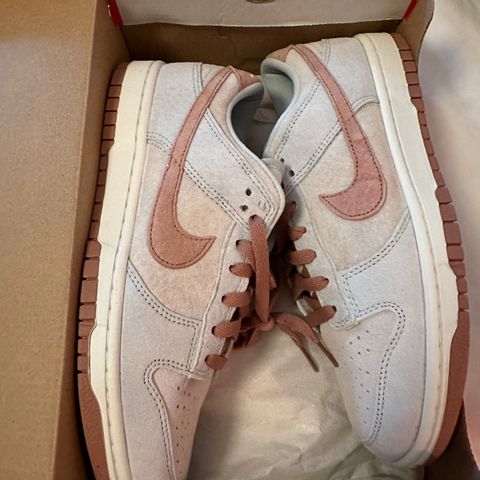 Nike Dunk Low Fossil Rose