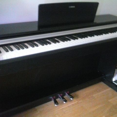 Yamaha Arius YDP-142 Elektrisk piano