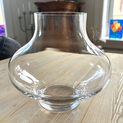 Glassvase med vakker form.