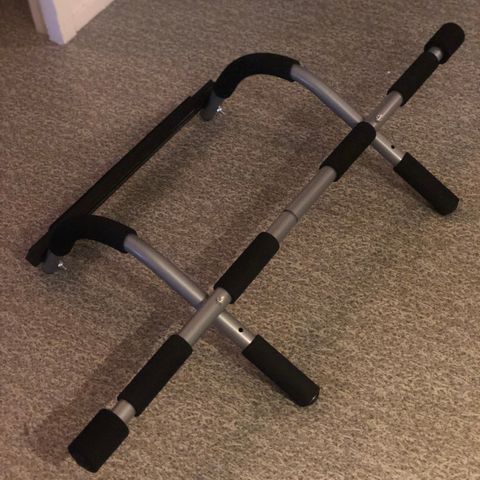 Pull-up bar for trening