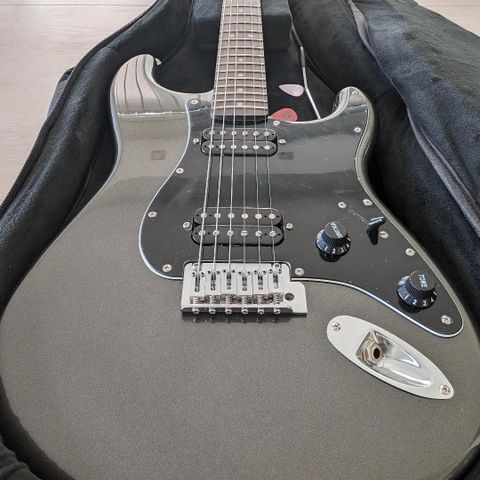 EL-gitarpakke - Fender Squier Stratocaster