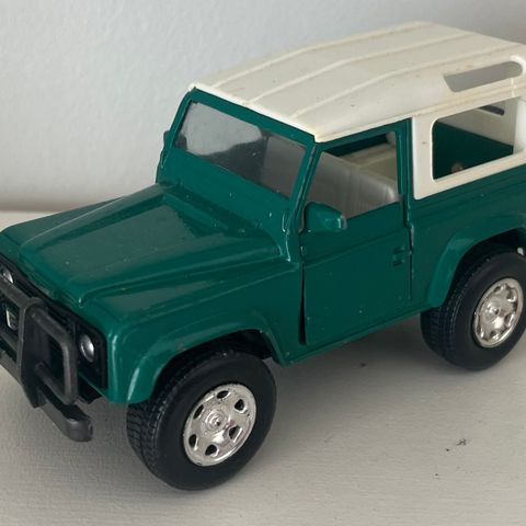 Land Rover Defender 90 - 1/32 skala