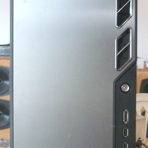 Antec Kabinett Maxi | Stor og relativ tung | ATX