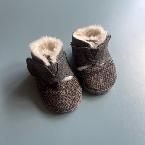 Babytøfler fra TOMS