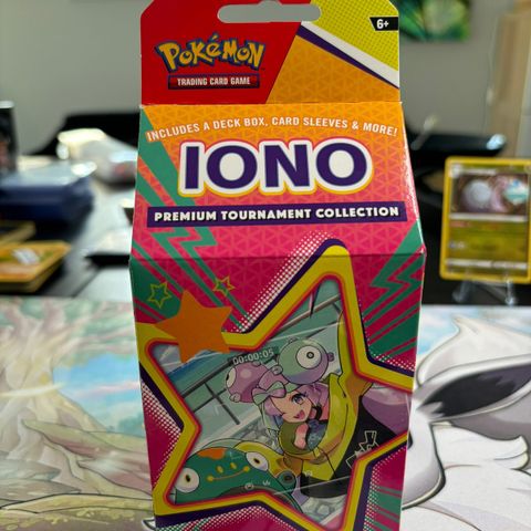 Iono premium pokemon kort