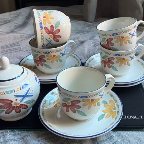 Straffirdshire Bolero tea service