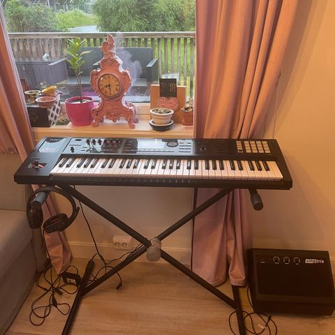 Roland Fantom-06 Synthesizer Keyboardpakke for Live Fremføring