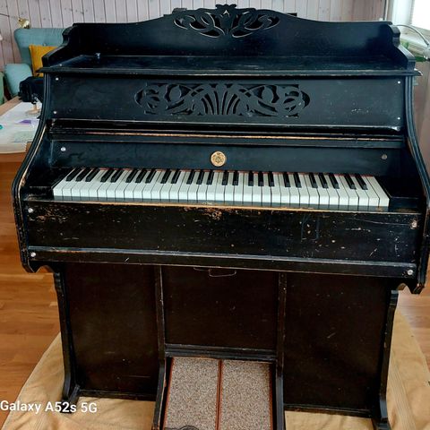 Harmonium - trøorgel - pumpeorgel - salmesykkel