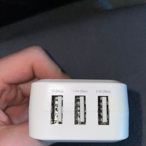 stikkontakt med 3 USB