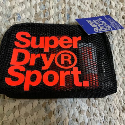 Ny Superdry sport reisesett