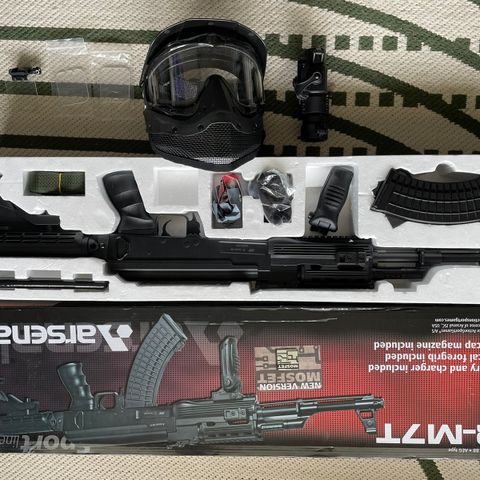 Ubrukt AEG AR-M7T Airsoft m/Maske, Sikte, siktebeskytter