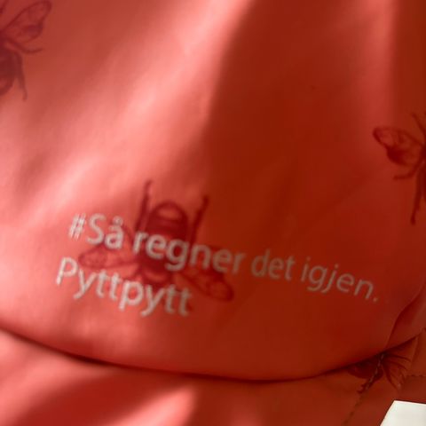 Pyttpytt sydvest/ regnhatt st 48/50