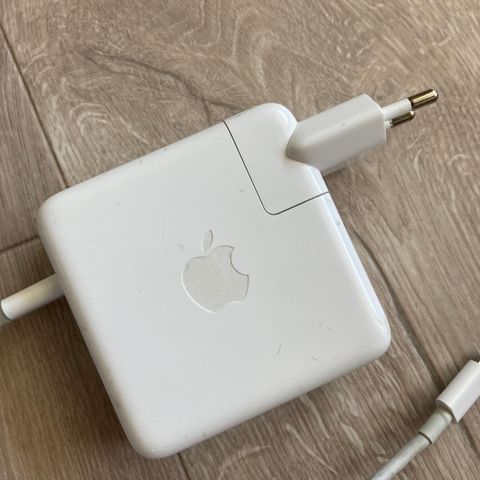 Apple USB-C power adapter 61W