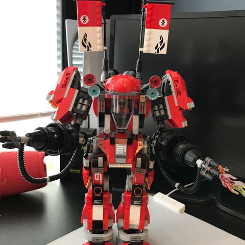 Lego ninjago rød robot