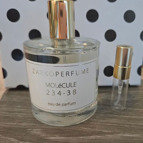 2, 3 og 5 ml dekant av MOLÉCULE 234·38 EDP