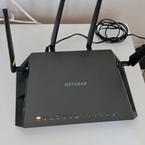 Netgear nighthawk x4 ac2350 smart wifi router.
