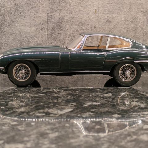 Jaguar E-Type Series 1 Coupe - 1961 modell - lakkert British Racing Green