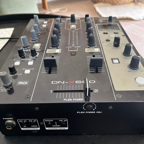 Denon DN-X600  DJ-mixer