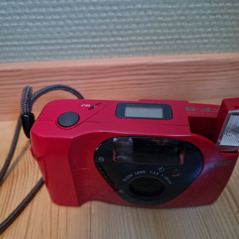 Eldre Ricoh kamera fra 80-tallet til samleren