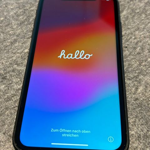 iPhone XR 64 GB med eske og kvittering