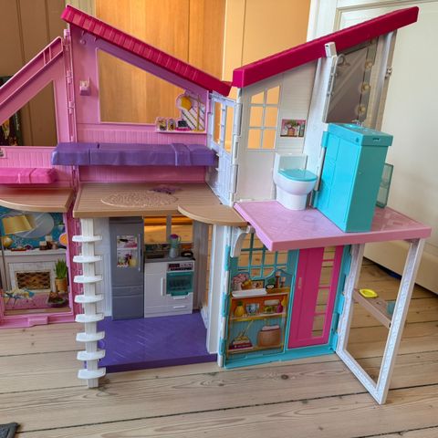 Barbie dreamhouse Malibu house