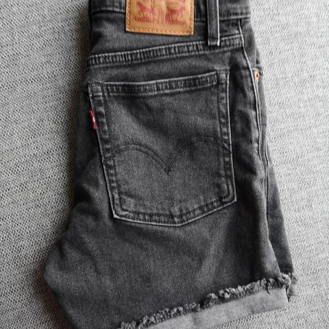 Levis shorts, wedgie str 25.