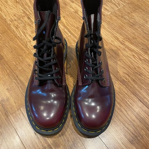 Dr. Martens Snørestøvletter str 40