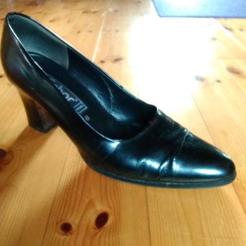 Lekre Gabor pumps