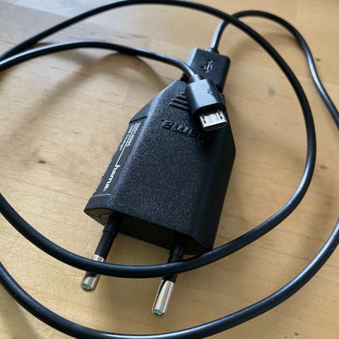 Ladere med USB micro kabel