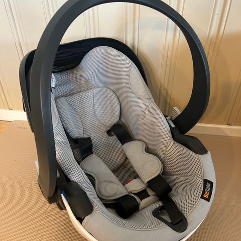Pent bruk baby bilstol inkl. base