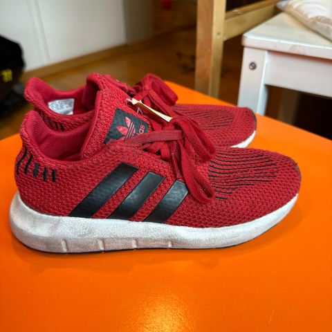 Adidas joggesko